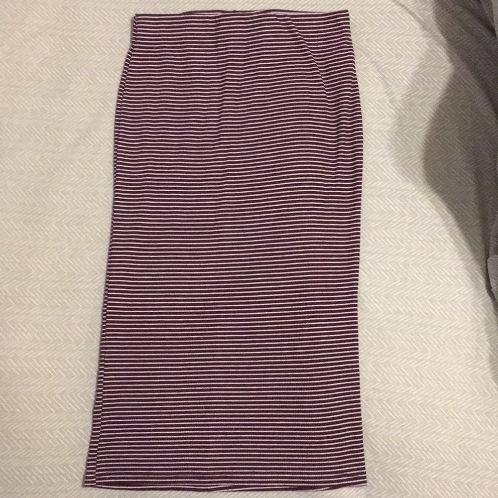 Maroon & white pencil skirt